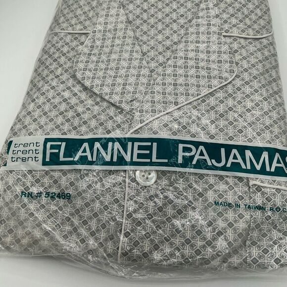 Trent Vintage Flannel Pajamas in Gray size XL NWT - Picture 2 of 6